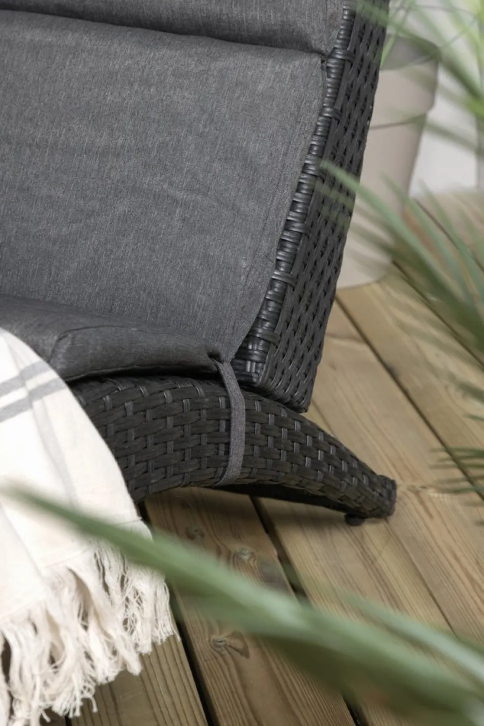 Archie solsäng - Svart + Rengöringsmedel för utemöbler