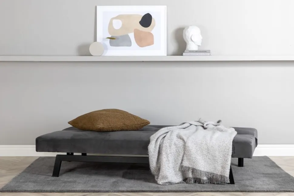 Bäddsoffa i mörkgrå sammet + Textilrengöring för möbler