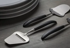 Björklund osthyvel (räfflad) - Borstad stål/svart