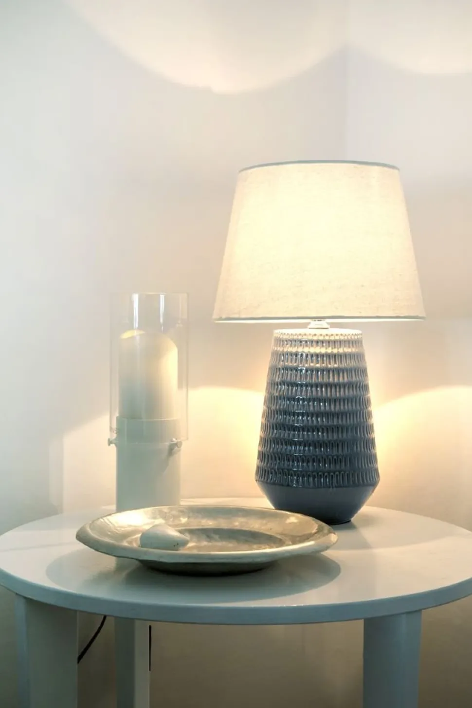 Bordslampa med skärm