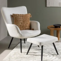 Como fåtölj i vit boucle