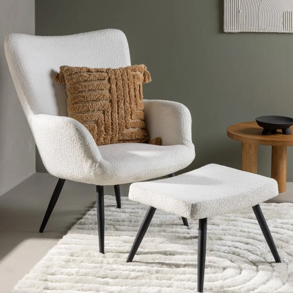 Como fåtölj i vit boucle