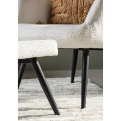 Como fåtölj i vit boucle