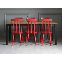 Dalsland matgrupp: Matbord i svart / ek med 6 st röda pinnstolar