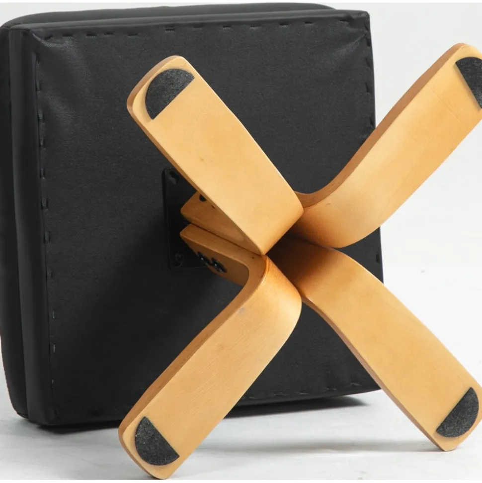 Duva reclinerfåtölj med fotpall i svart PU med bruna ben + Möbeltassar