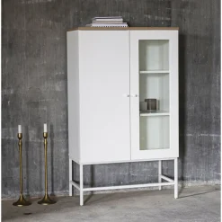 Edge highboard - Vit högtryckslaminat (HPL) + Möbeltassar