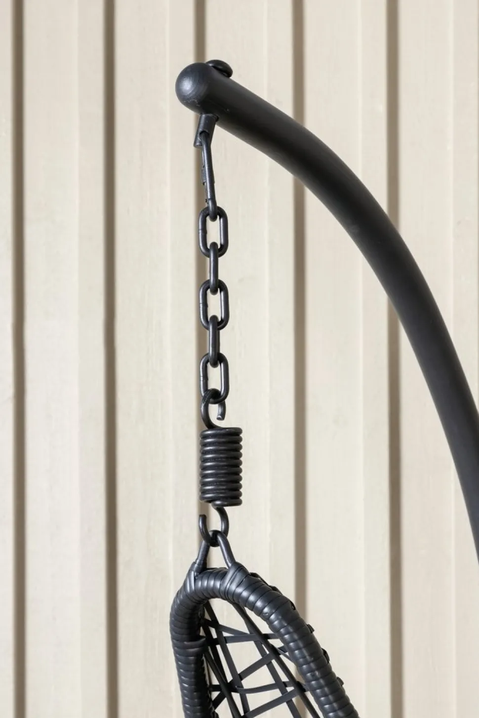 Edinburgh hängstol - Svart + Rengöringsmedel för utemöbler