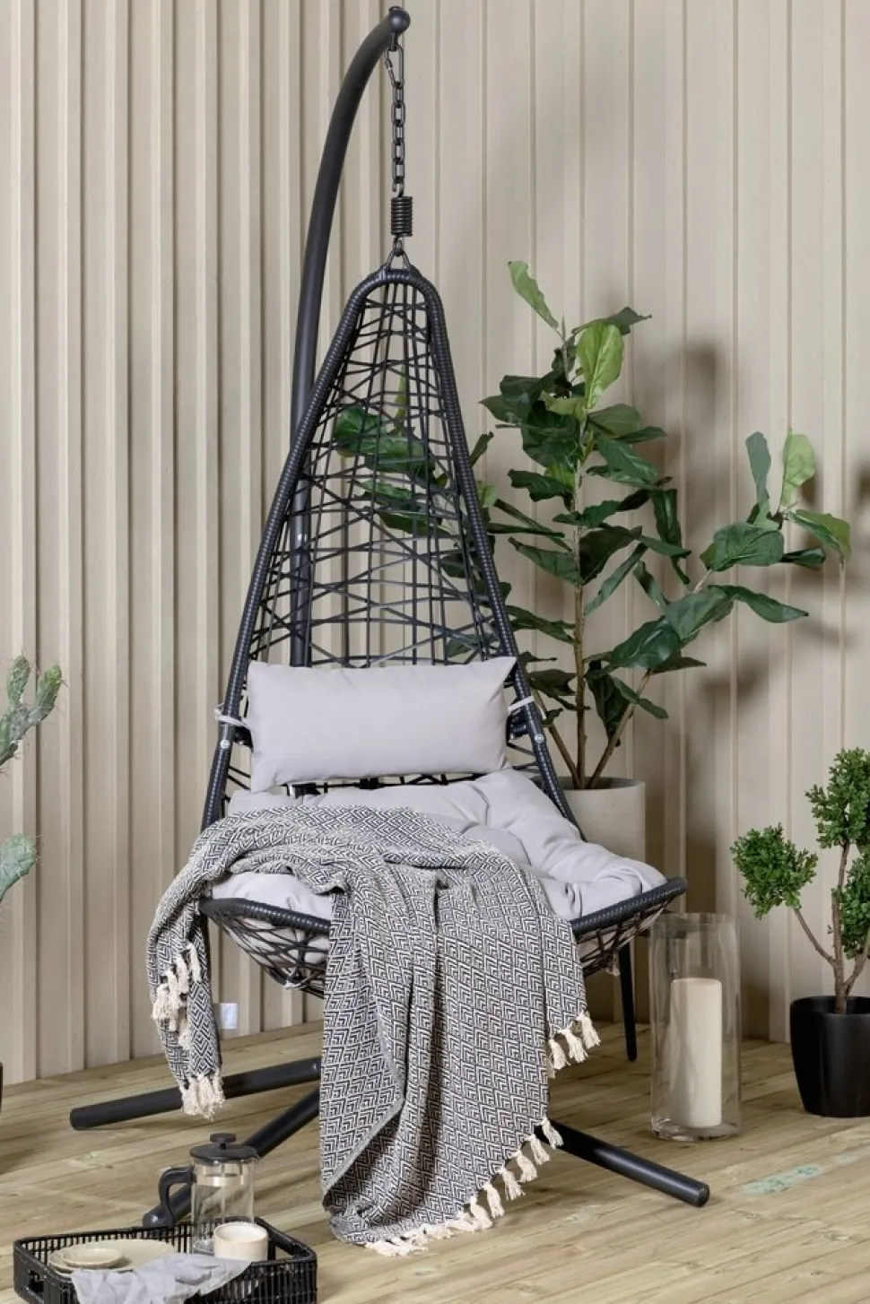 Edinburgh hängstol - Svart + Rengöringsmedel för utemöbler