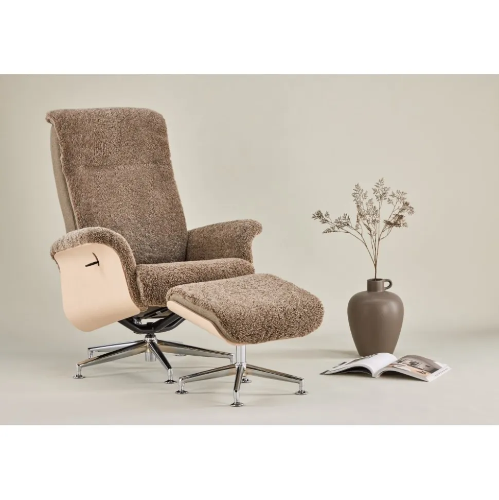 Fårskinnsfåtölj med fotpall - Brun / ek - Ulla
