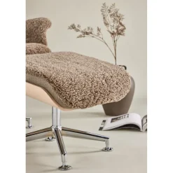 Fårskinnsfåtölj med fotpall - Brun / ek - Ulla