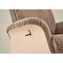 Fårskinnsfåtölj med fotpall - Brun / ek - Ulla