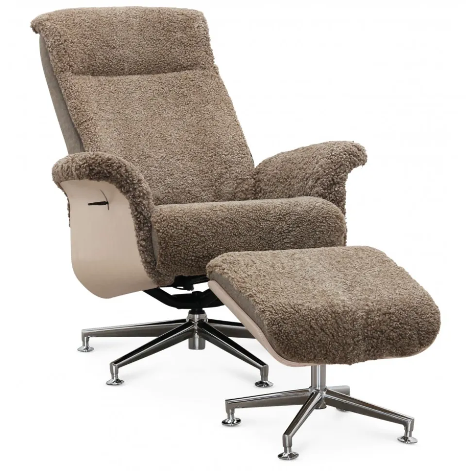 Fåtölj i fårskinn med fotpall - Ek/mörkbeige fårskinn - Ulla + Textilrengöring för möbler