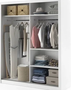Garderob med inredning skjutdörrar med spegel