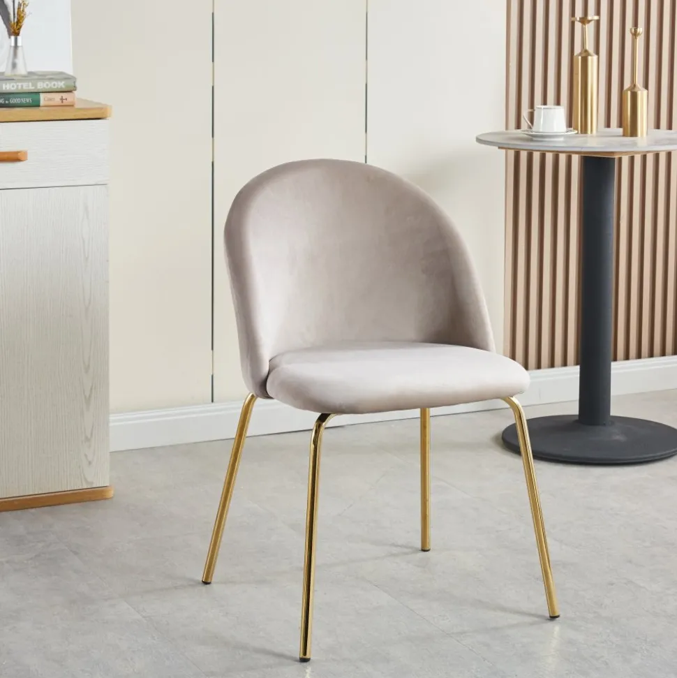 Giovani stol i beige sammet med ben i mässing + Textilrengöring för möbler