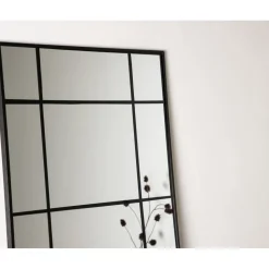 Helkroppspegel 193 cm + Karta med möbeltassar på köpet!