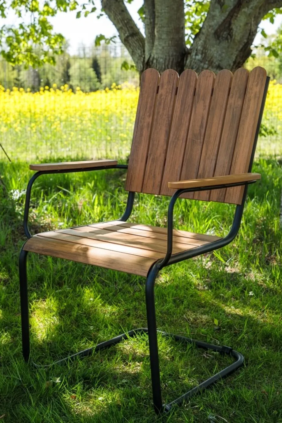 Holmsund matgrupp - Svart/natur + Rengöringsmedel för utemöbler