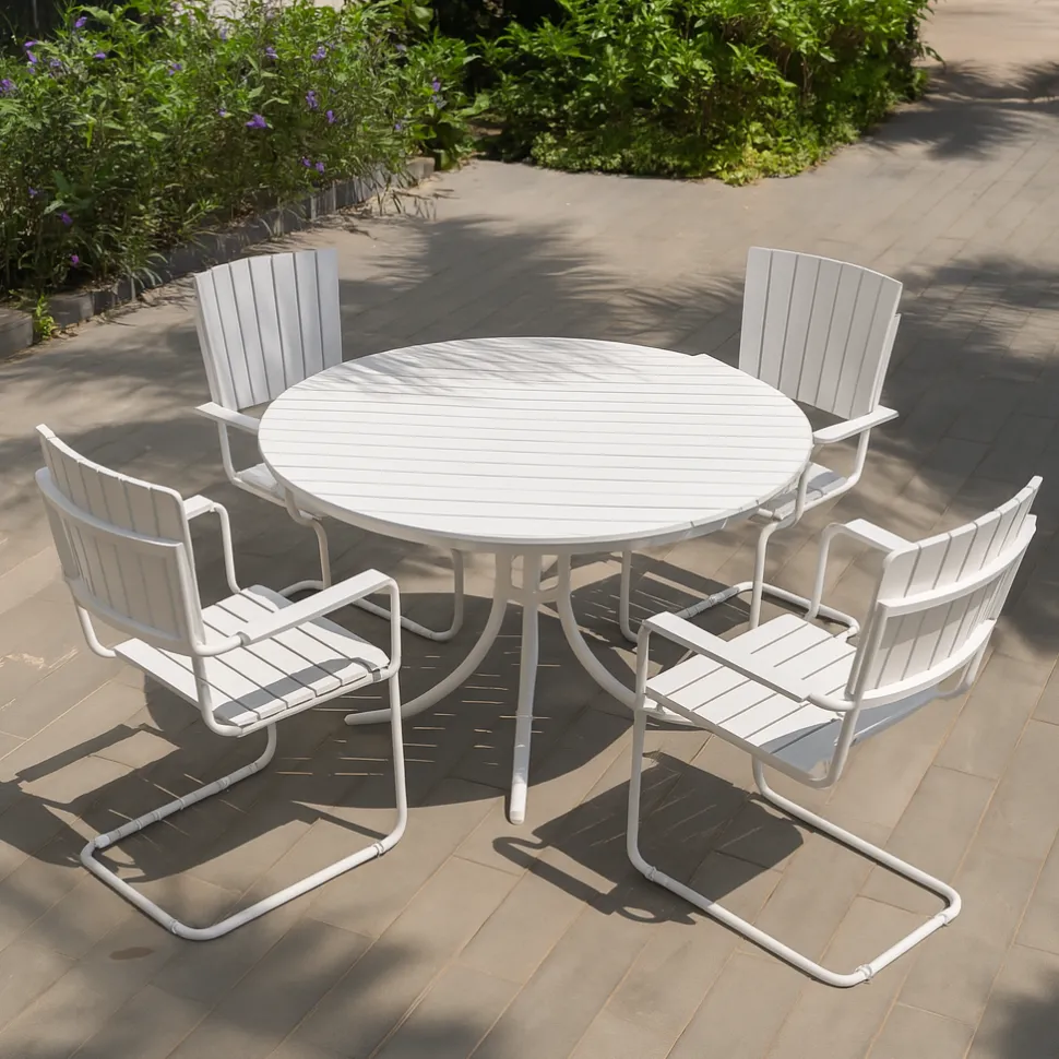 Holmsund matgrupp runt bord 130 cm med fyra karmstolar + Textilrengöring för möbler