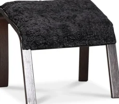 Lammet / Fashion fotpall i fårskinn scandinavian dark grey - Mörk valnöt