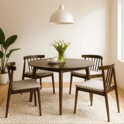 Matgrupp Florence i valnöt; runt matbord med 4 st stolar