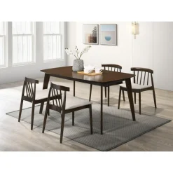 Matgrupp i valnöt; bord 150 x 90 cm med 4 st stolar