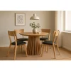 Matgrupp Osaka Ø120200 cm ek med 4 st Amino stolar i ek och svart ecoläder