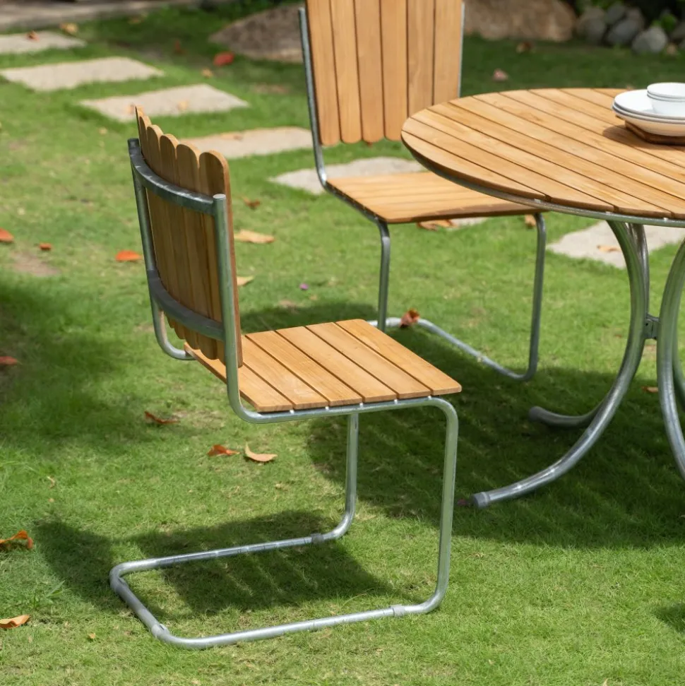 Möllan utegrupp i teak: 4 st stolar med matbord Ø110 cm