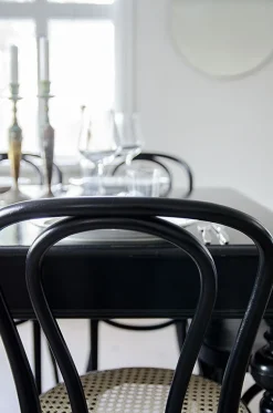 No 18 matstol med rottingsits - Svart