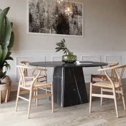 Oskar matstol i trä + Textilrengöring för möbler