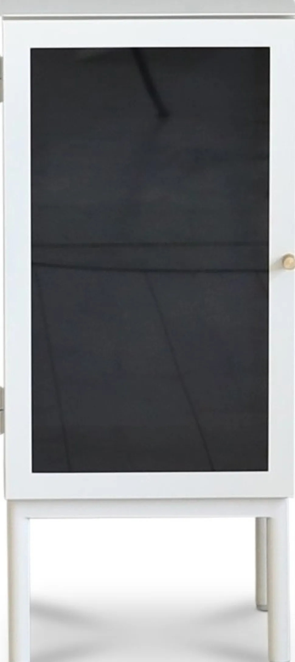 Revel vitt sängbord 75 cm med vänster hängd dörr + Möbeltassar