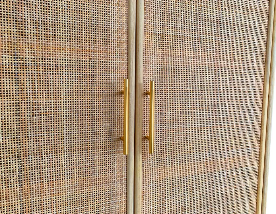 Skåp i trä och natur / rotting - React + Möbeltassar