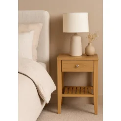 Sängbord i ek + Möbeltassar