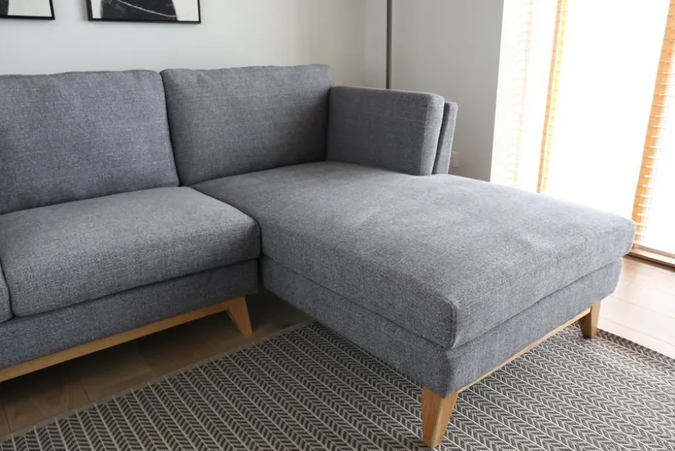 Soffa med divan grått tyg - 260 cm bred