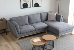 Soffa med divan grått tyg - 260 cm bred