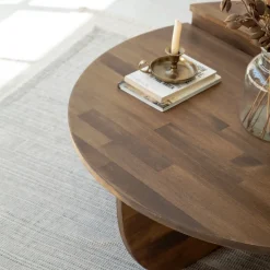 Soffbord i valnötsbetsat massivt furuträ 90 x 90 cm