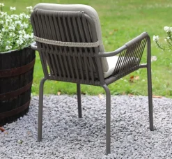 Stapelbar utestol grå med beige dyna