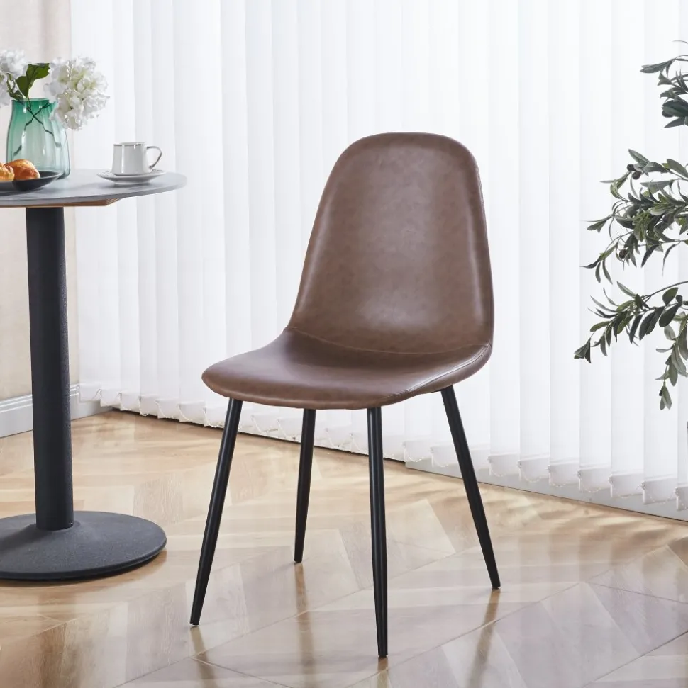 Stol i brunt läderutseende + Möbeltassar