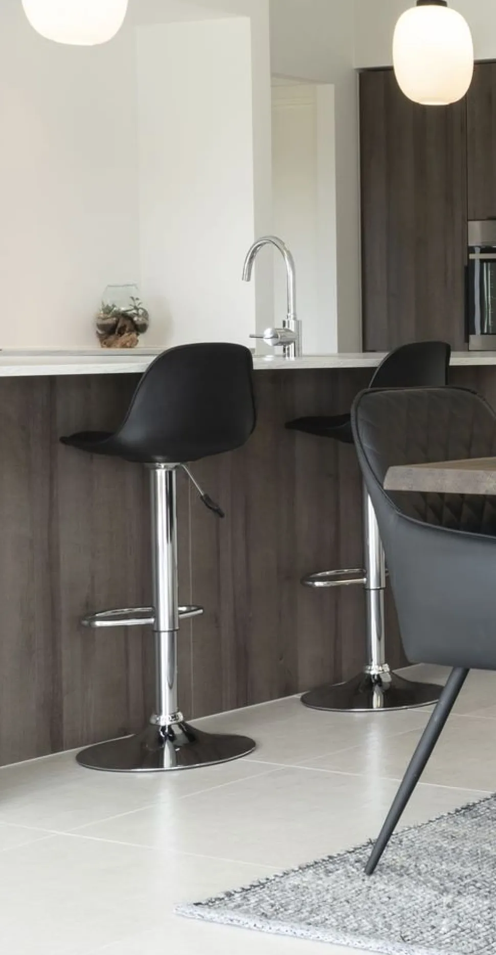 Trondheim Barstol - Svart/krom + Textilrengöring för möbler