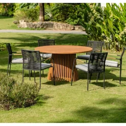 Utebord i trä runt 140 cm diameter + Textilskydd för utemöbler
