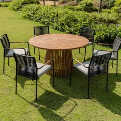 Utebord i trä runt 140 cm diameter