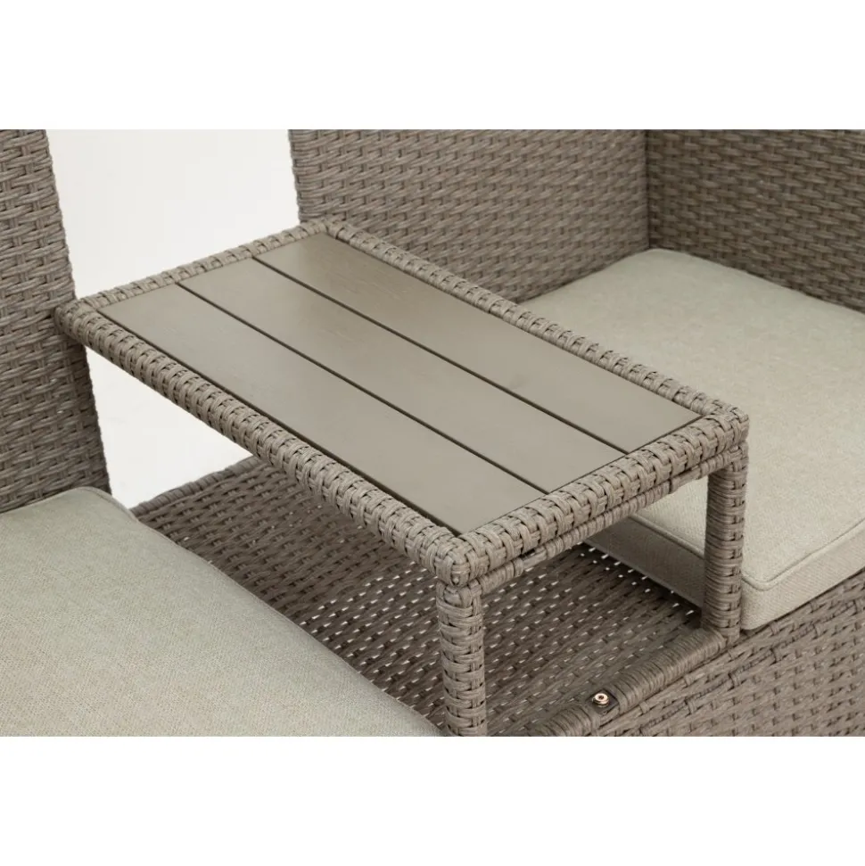 Utesoffa / Duosoffa i beige rotting + Textilskydd för utemöbler