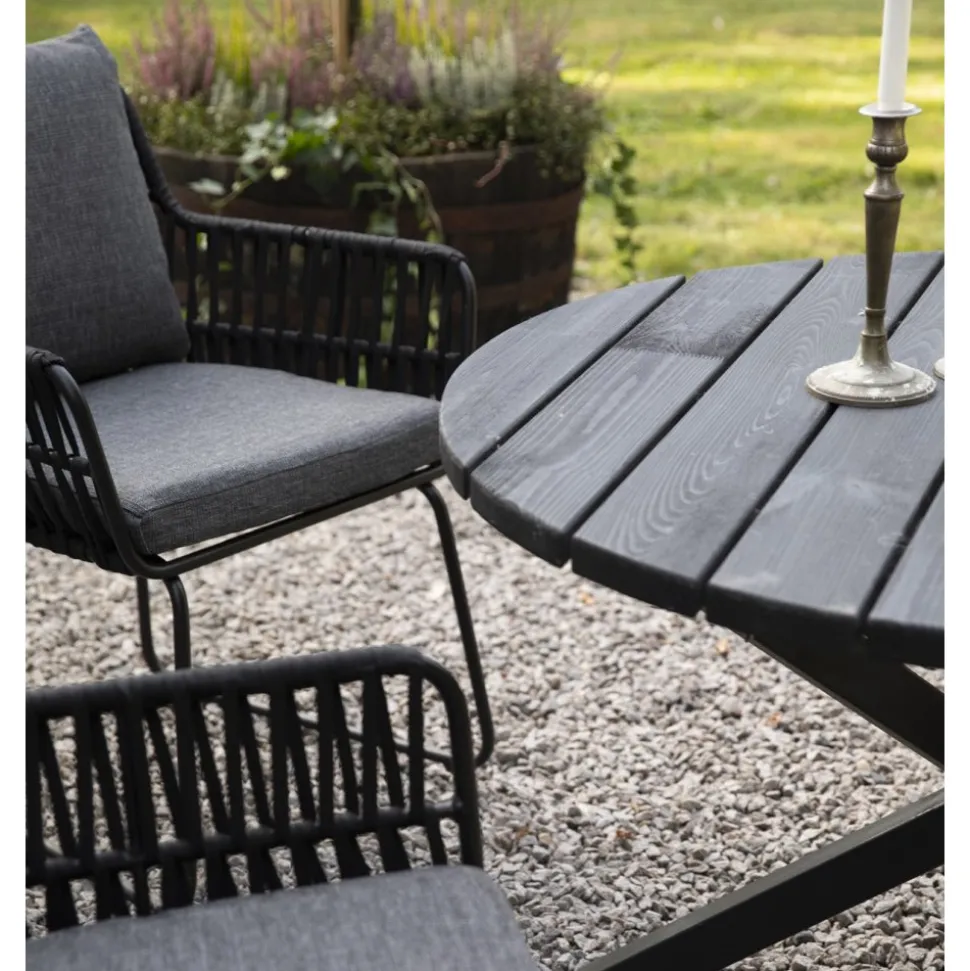 Utestol med rep och grå dynor