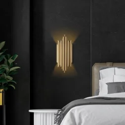 Vägglampa i guldutförande - Munspel